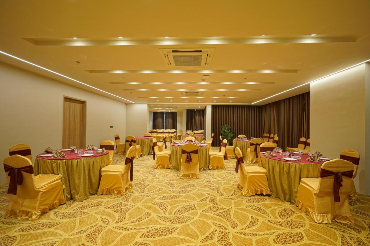 The Galleria Hotel Раджкот Екстер'єр фото